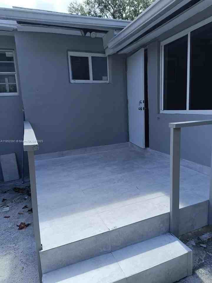 1857 Sw 4th St #3 - Photo 3 of 10