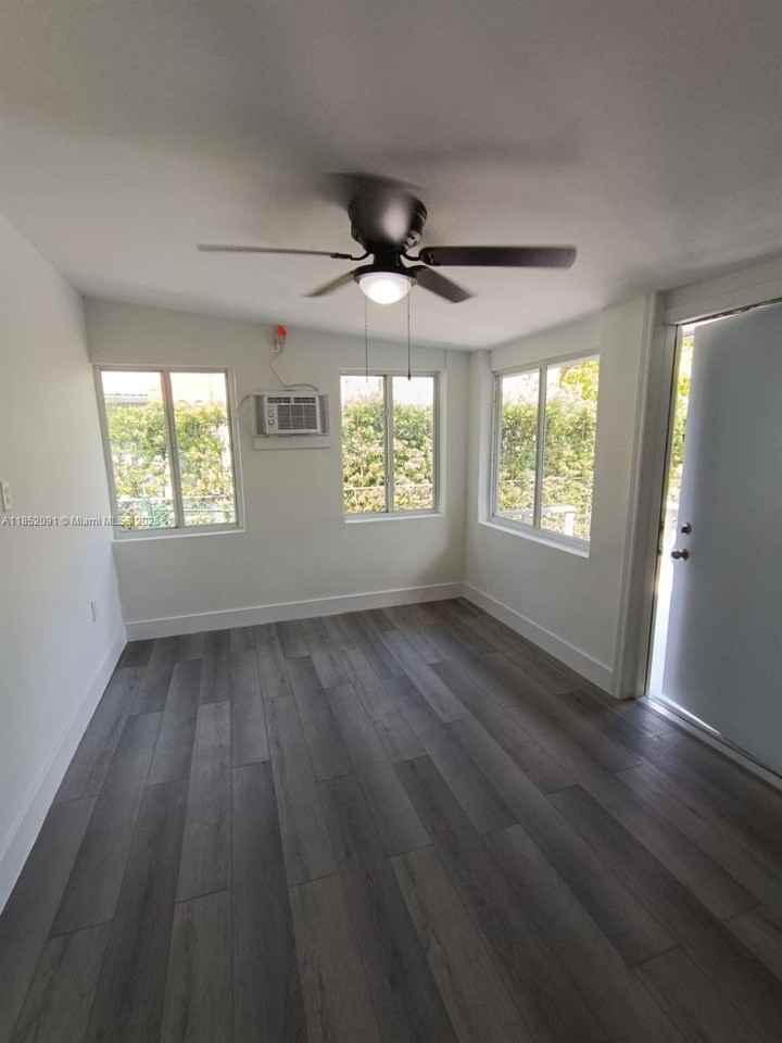 1857 Sw 4th St #3 - Photo 4 of 10