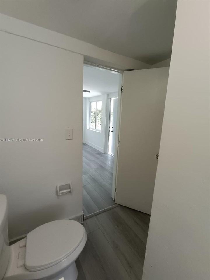 1857 Sw 4th St #3 - Photo 5 of 10