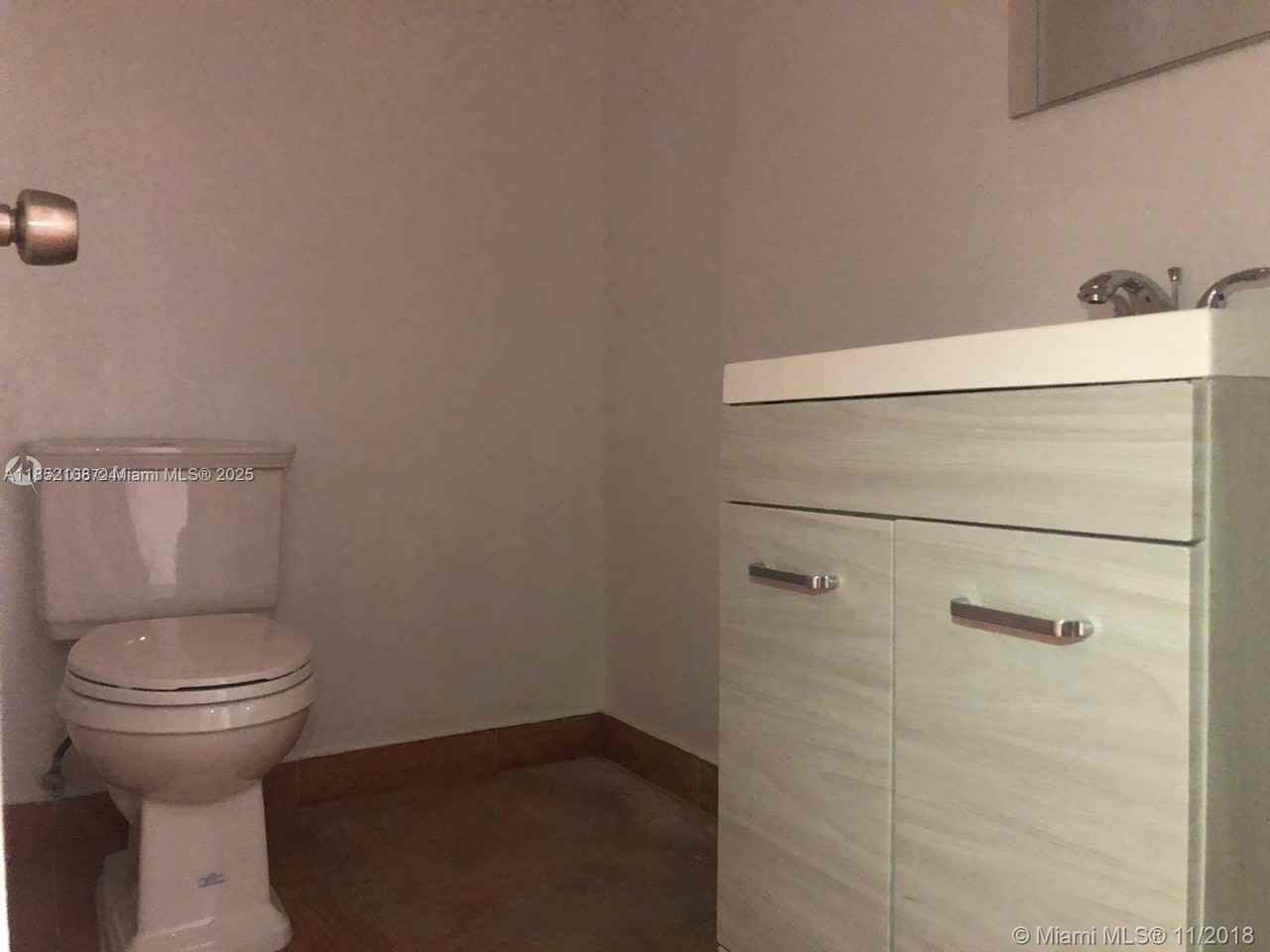 253 Ne 12th Ave #253 - Photo 3 of 9