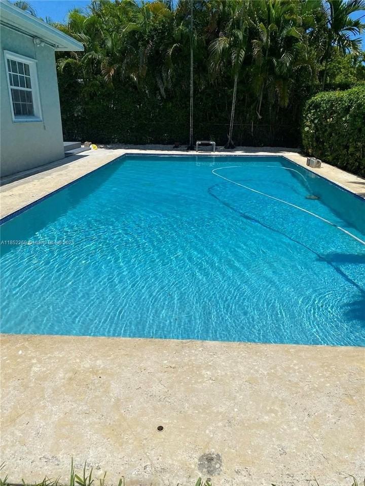 5940 Sw 47th St - Photo 3 of 15