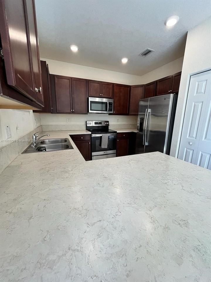 159 Southeast 33rd Terrace #159 - Photo 4 of 35