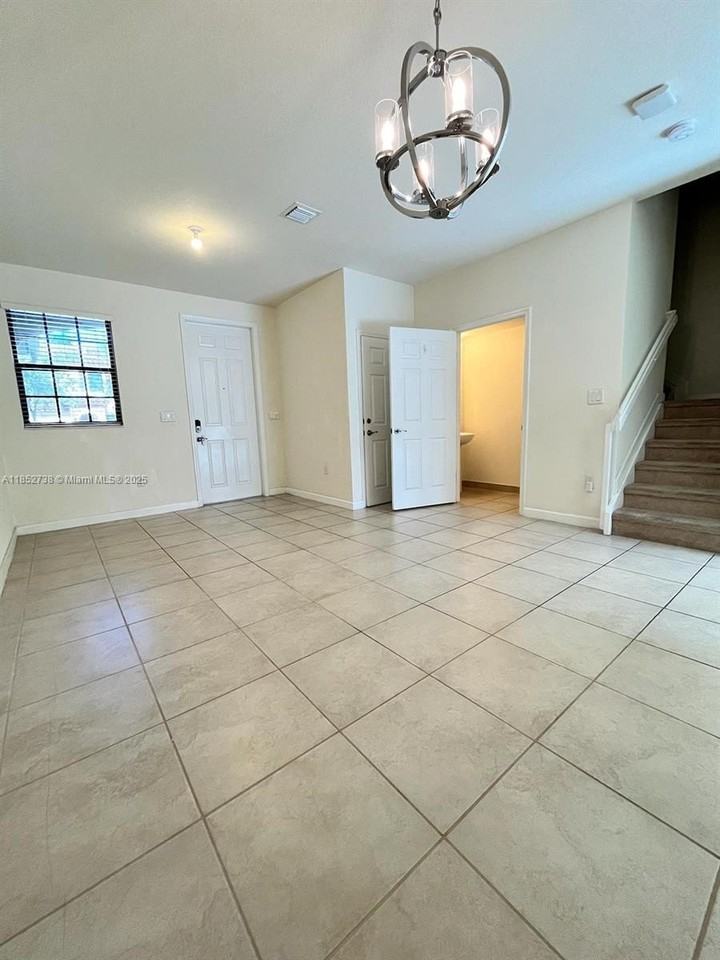 159 Southeast 33rd Terrace #159 - Photo 5 of 35