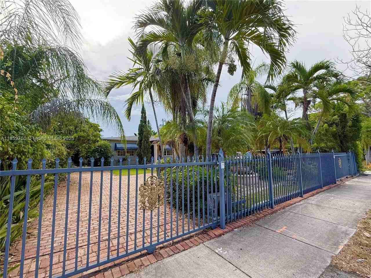 3030 Southwest 57th Avenue - Photo 2 of 13