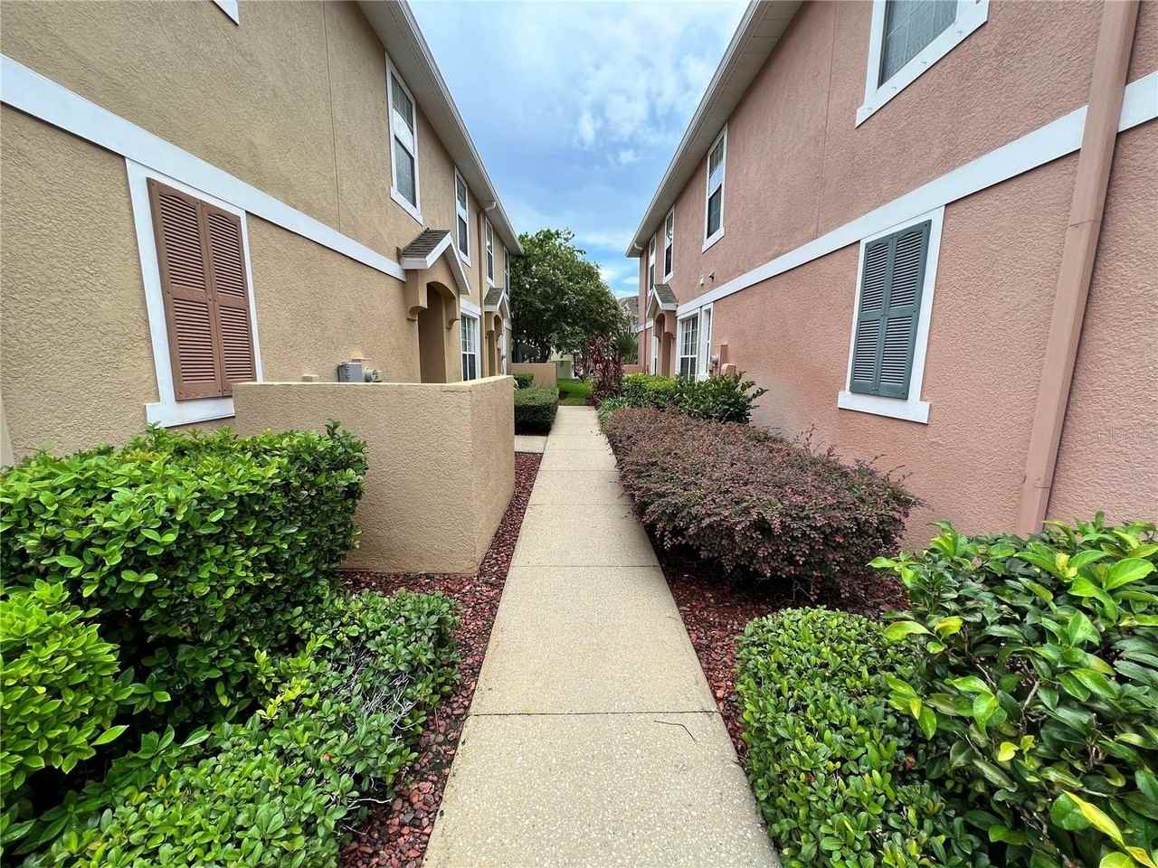 546 52nd Ave N - Photo 3 of 34