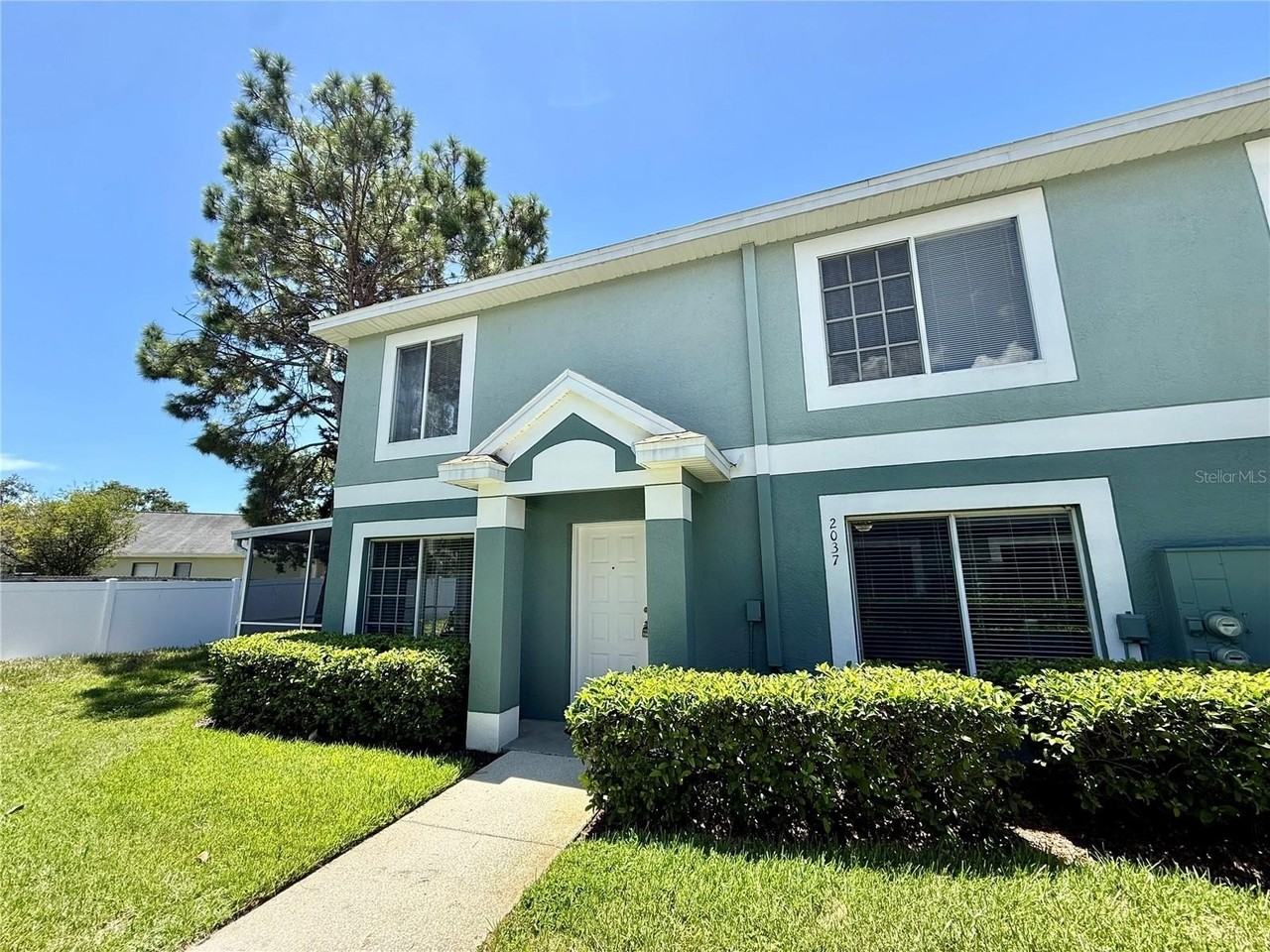 2037 Fluorshire Dr - Photo 2 of 38