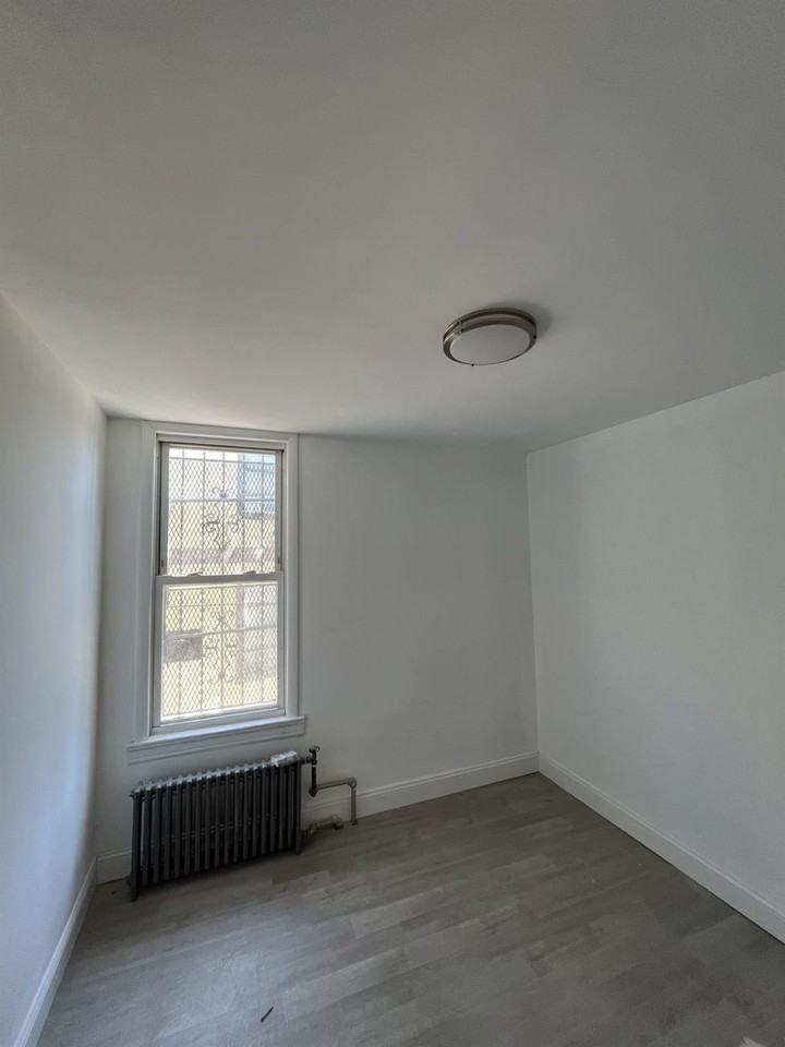 1911 Matthews Ave - Photo 5 of 5