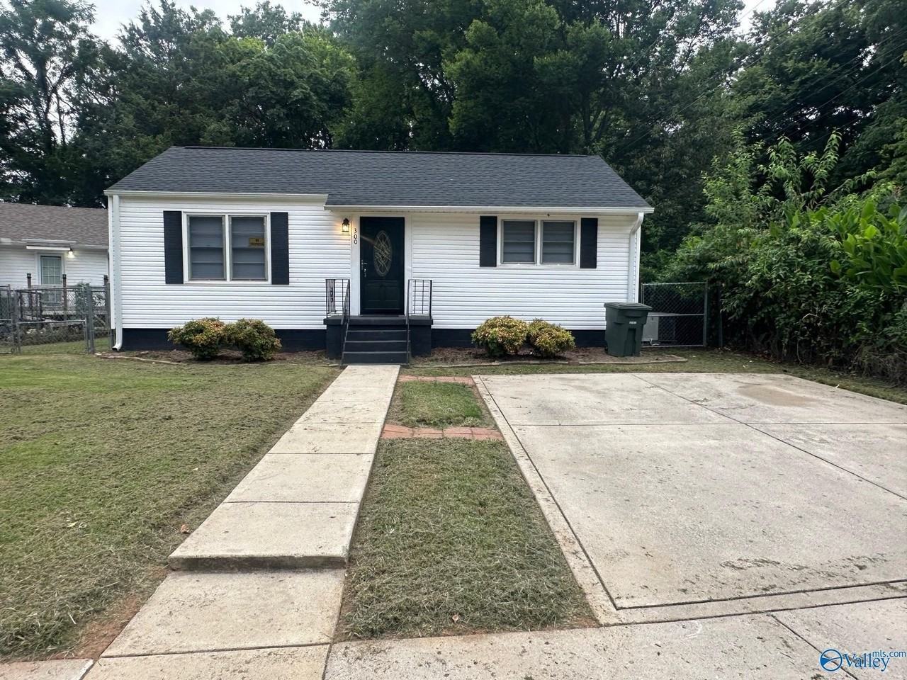 300 N Plymouth Rd Nw