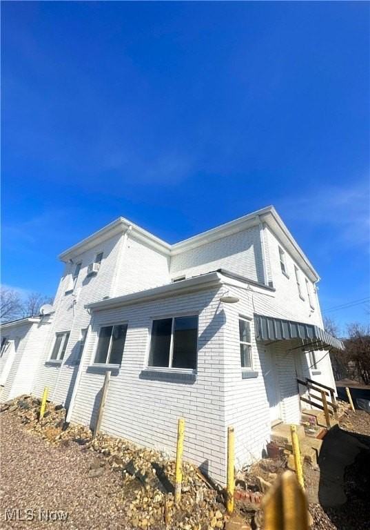 1120 Main St - Photo 2 of 6