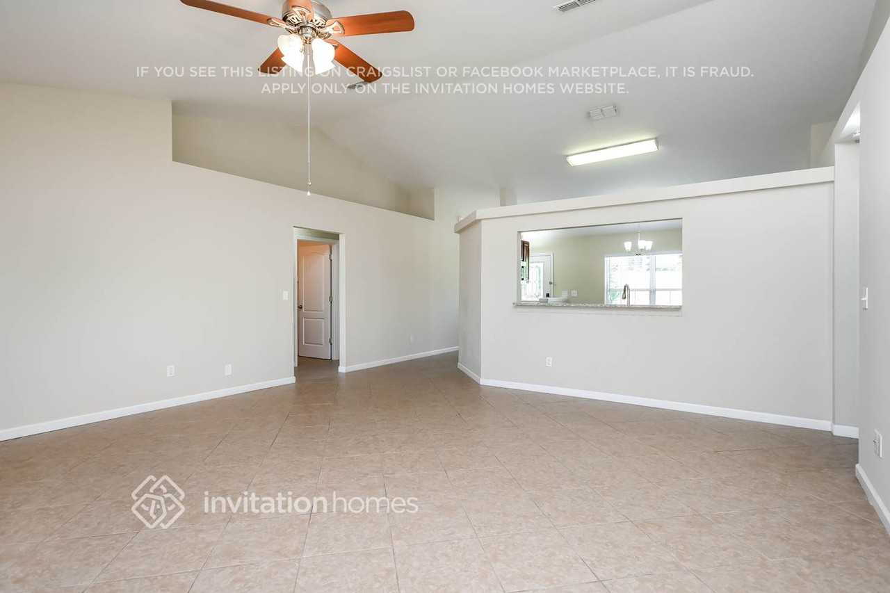 9600 Saragossa St - Photo 4 of 16