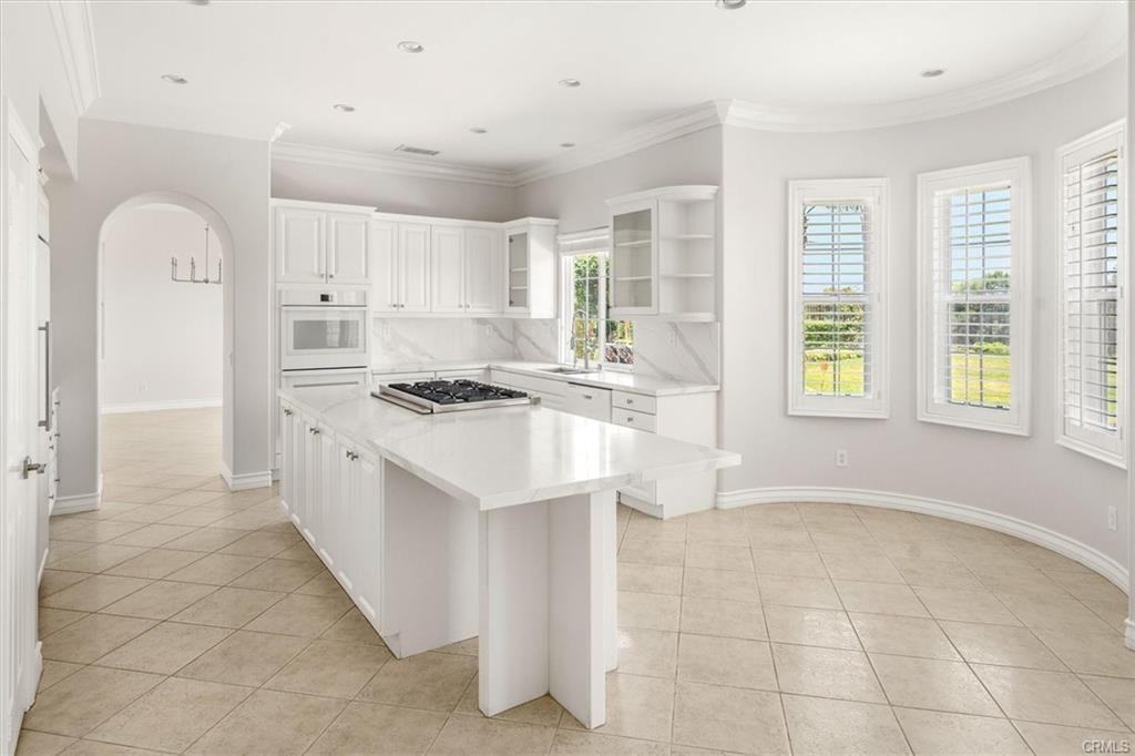 24711 Tiburon St - Photo 2 of 8