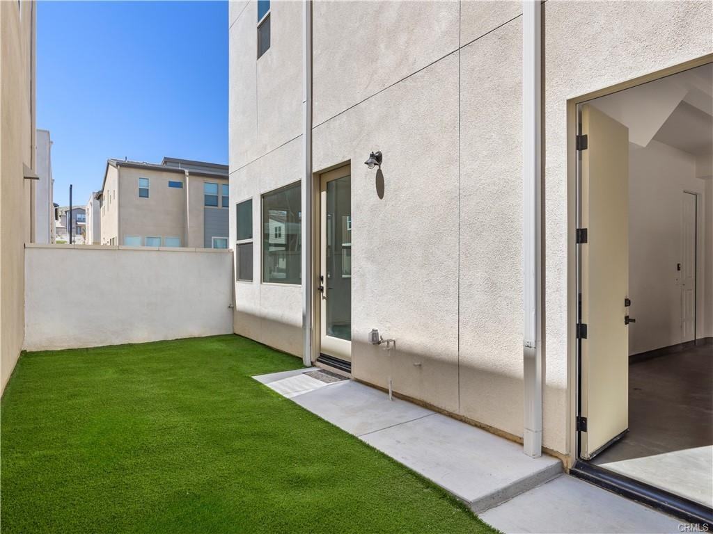 27448 Pioneer Ct - Photo 3 of 8