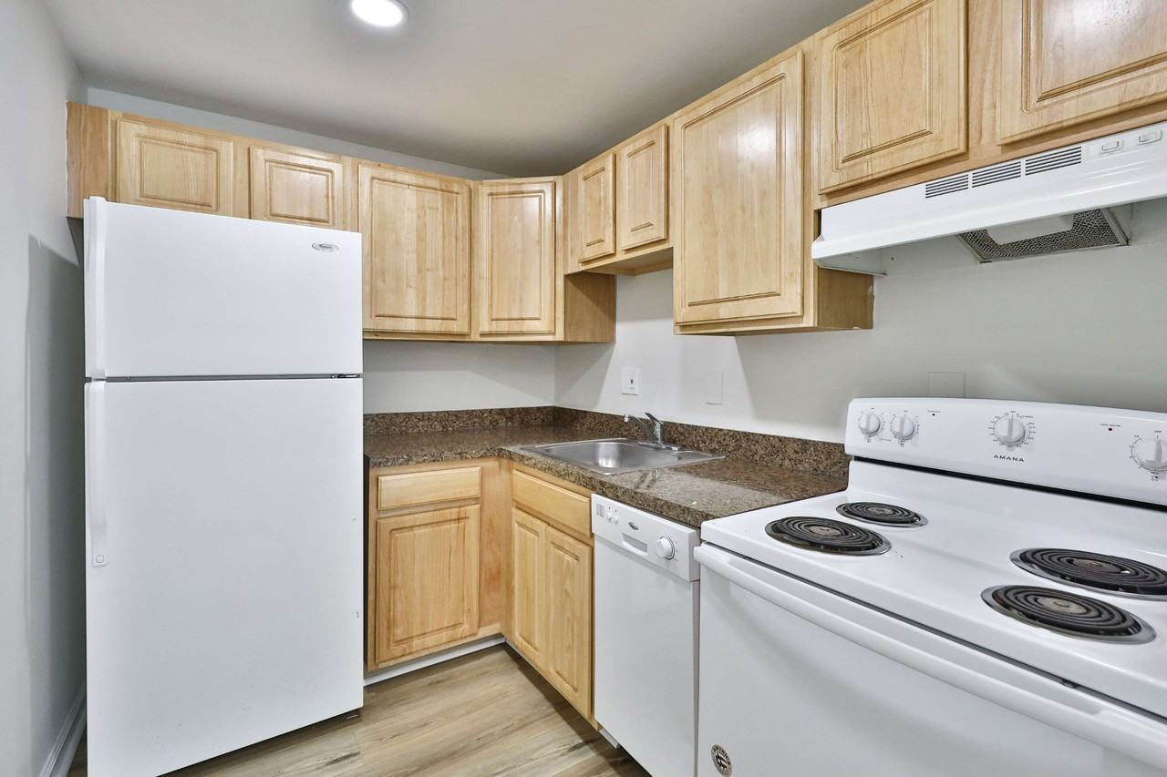 New Orleans Park Apartments - Photo 7 of 35