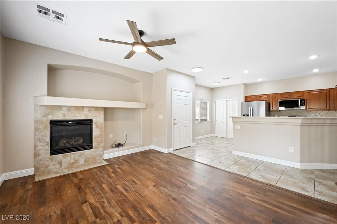 10643 Petricola St - Photo 4 of 37