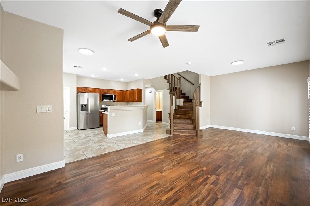 10643 Petricola St - Photo 5 of 37