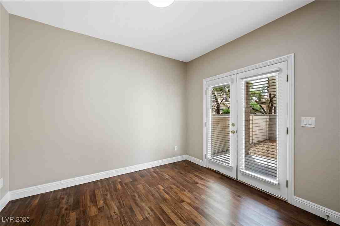 10643 Petricola St - Photo 6 of 37