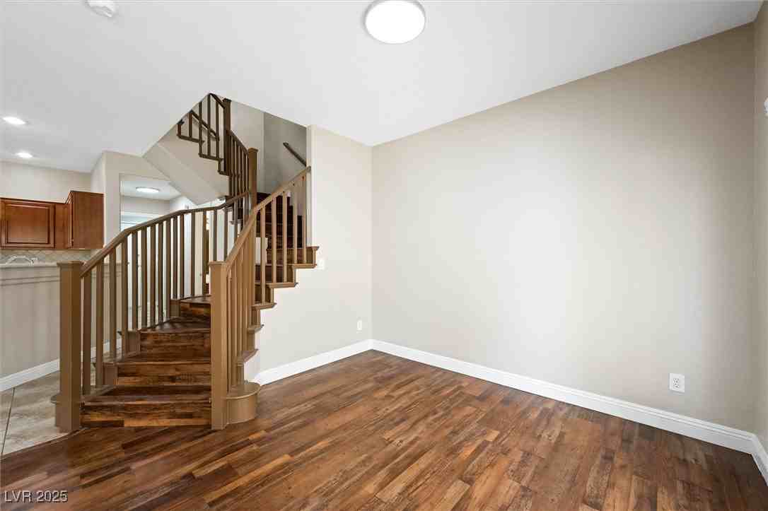 10643 Petricola St - Photo 7 of 37