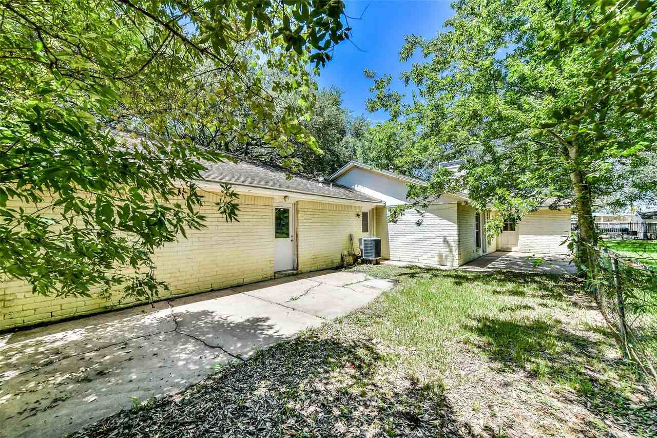 3405 E Circle Dr - Photo 3 of 34