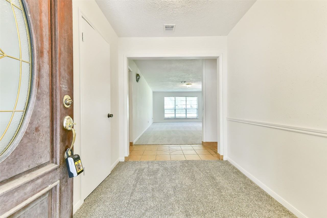 3405 E Circle Dr - Photo 4 of 34