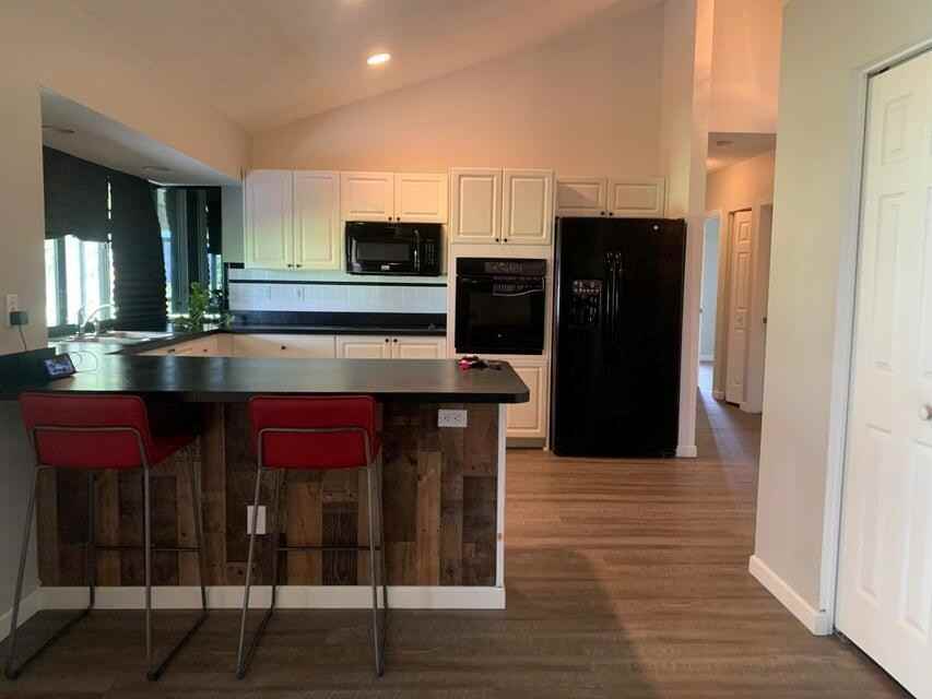 1001 Sw Curtis St - Photo 4 of 15