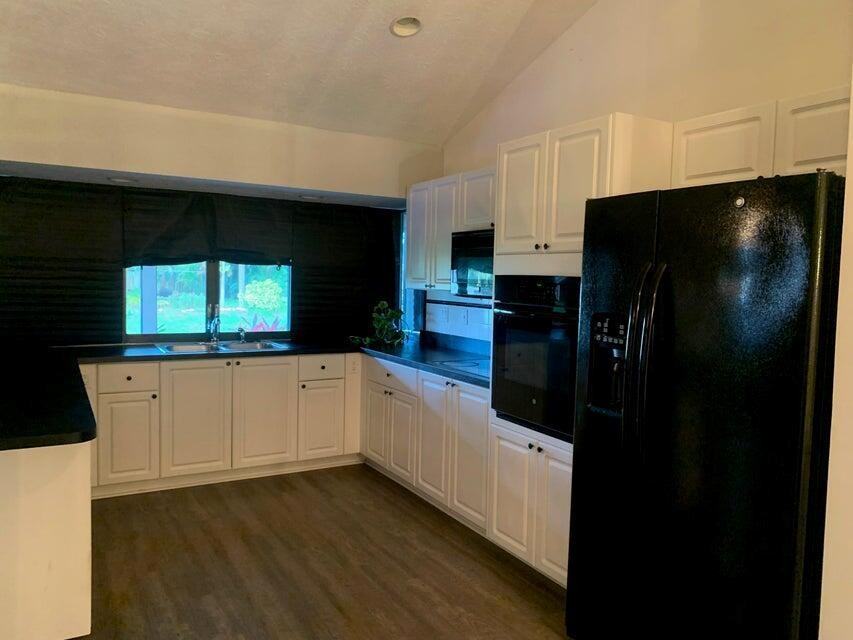 1001 Sw Curtis St - Photo 5 of 15