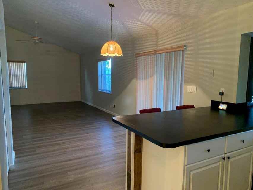 1001 Sw Curtis St - Photo 6 of 15