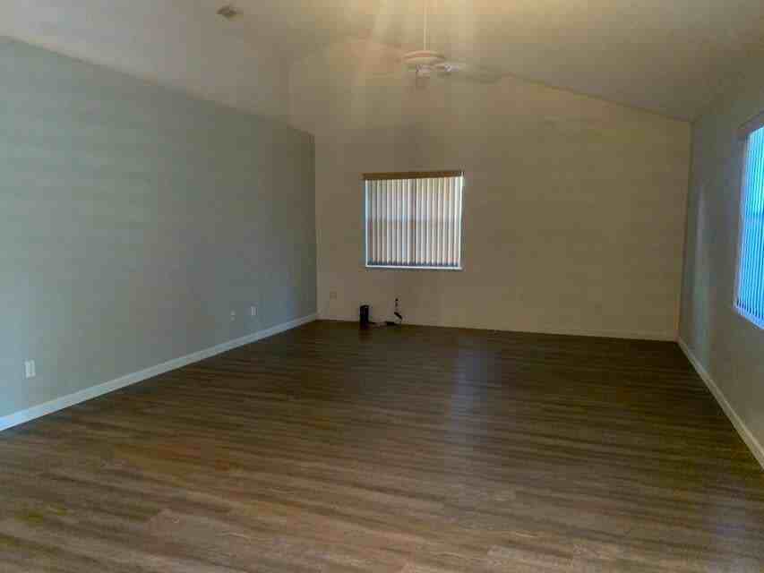 1001 Sw Curtis St - Photo 7 of 15