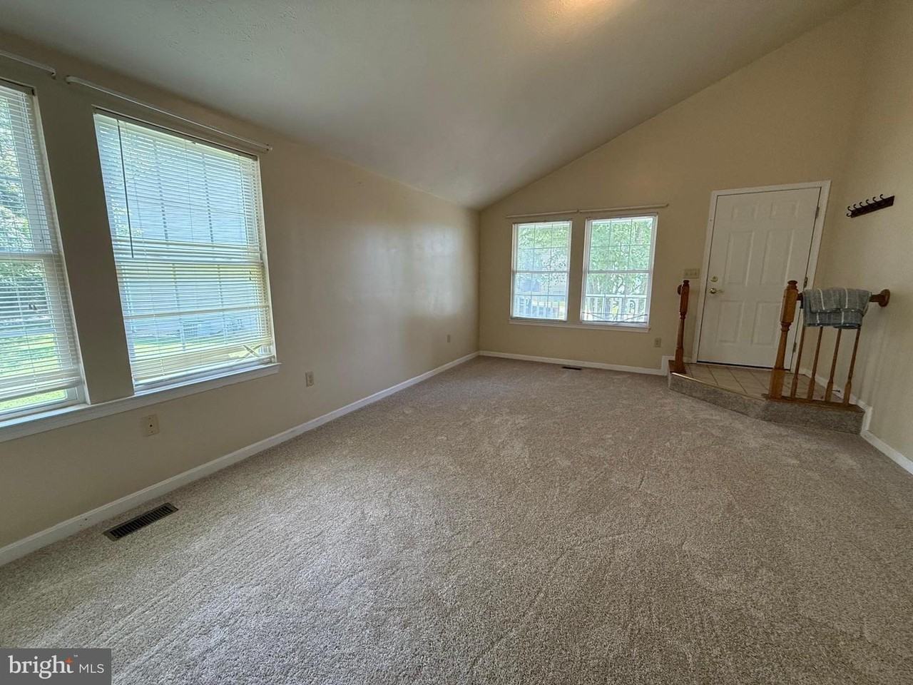 45586 Curly Court - Photo 2 of 17