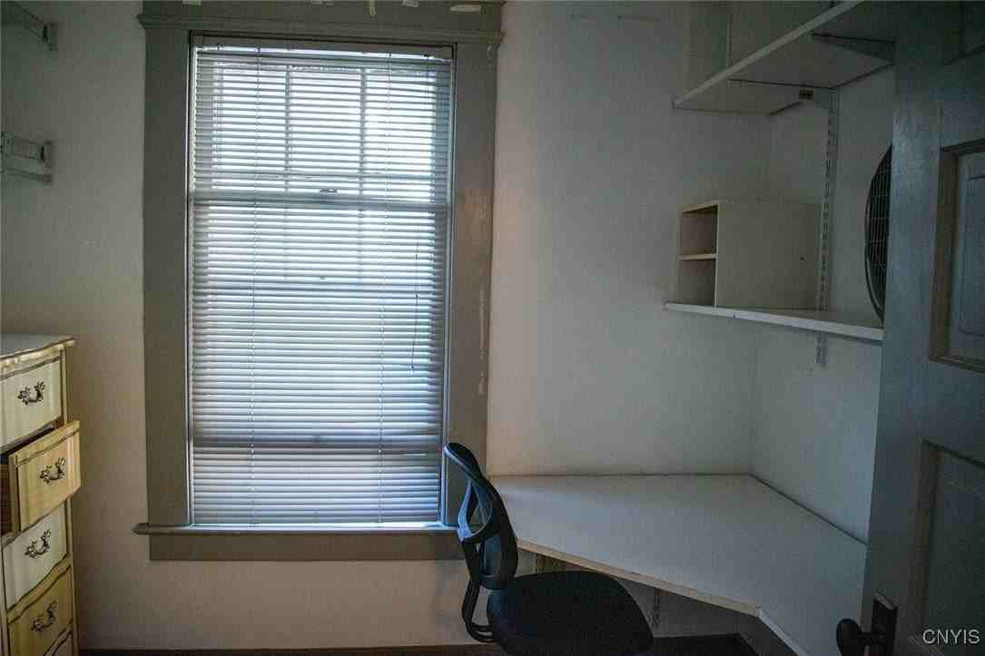 544 Clarendon St - Photo 2 of 22