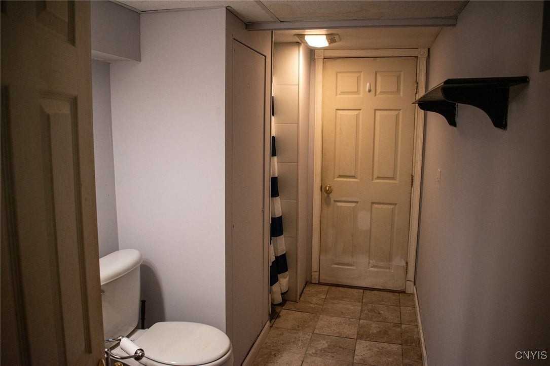 544 Clarendon St - Photo 7 of 22