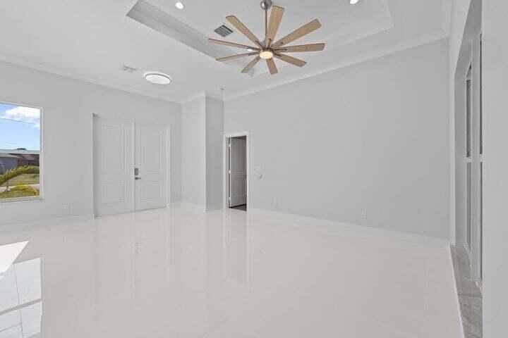 419 Sw Namoit Pl - Photo 4 of 35