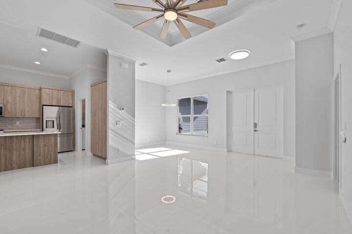 419 Sw Namoit Pl - Photo 5 of 35