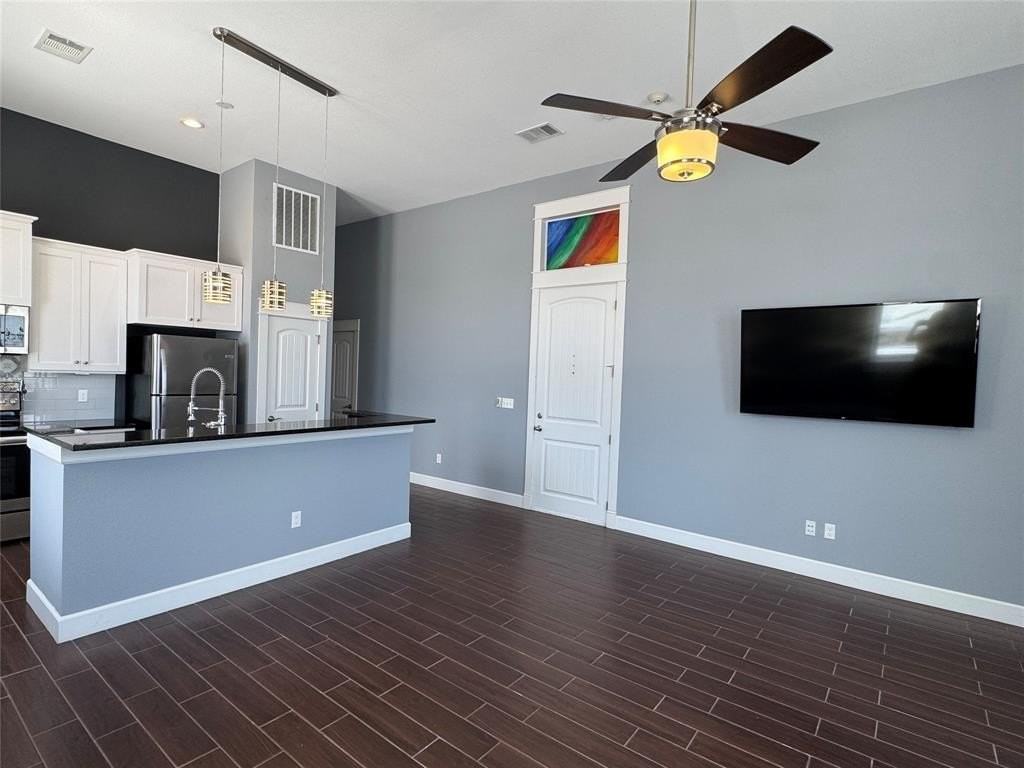 2901 Lee St #2 - Photo 4 of 14