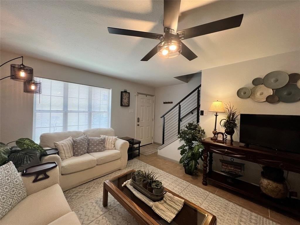 1337 S 11th St - Photo 2 of 12