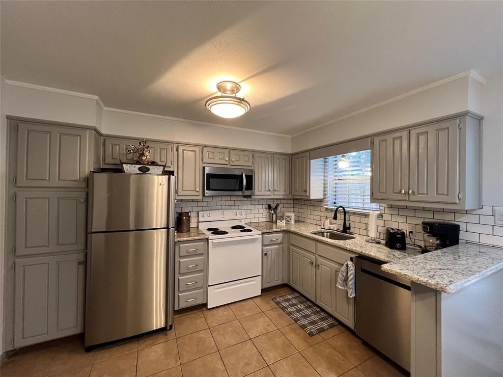 1337 S 11th St - Photo 3 of 12