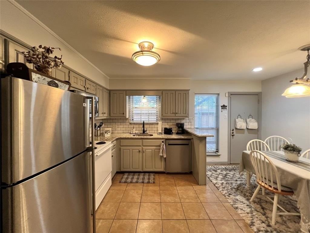 1337 S 11th St - Photo 4 of 12