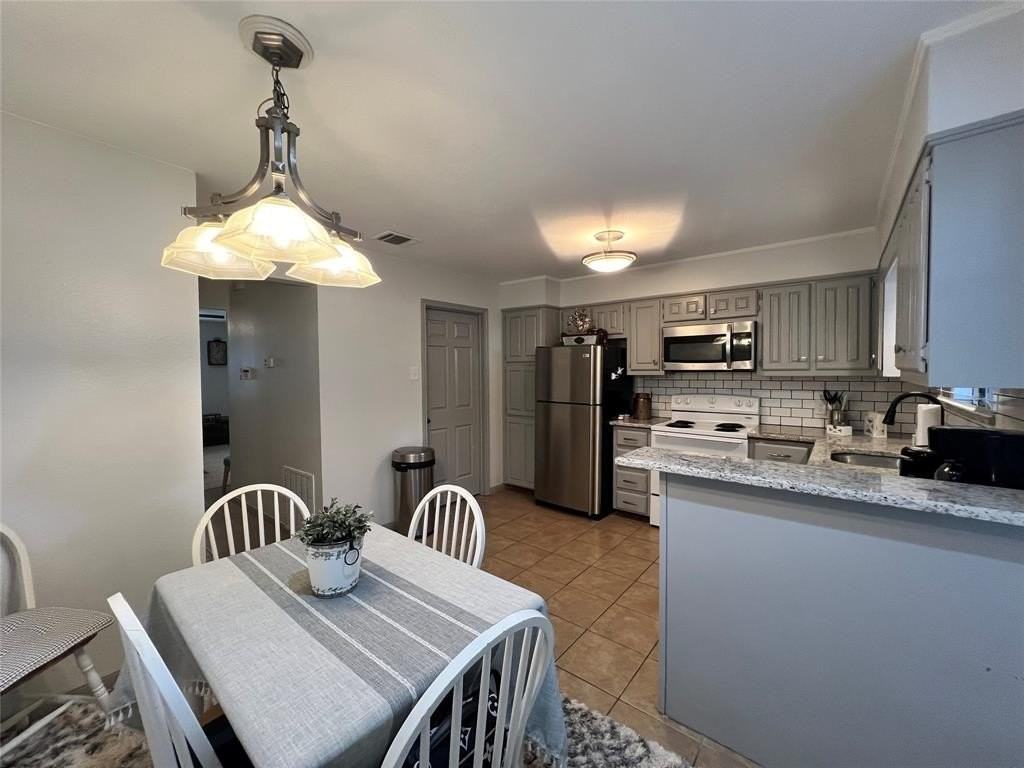 1337 S 11th St - Photo 6 of 12