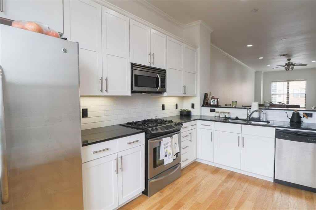 708 Skyline Bluff Ct - Photo 4 of 25