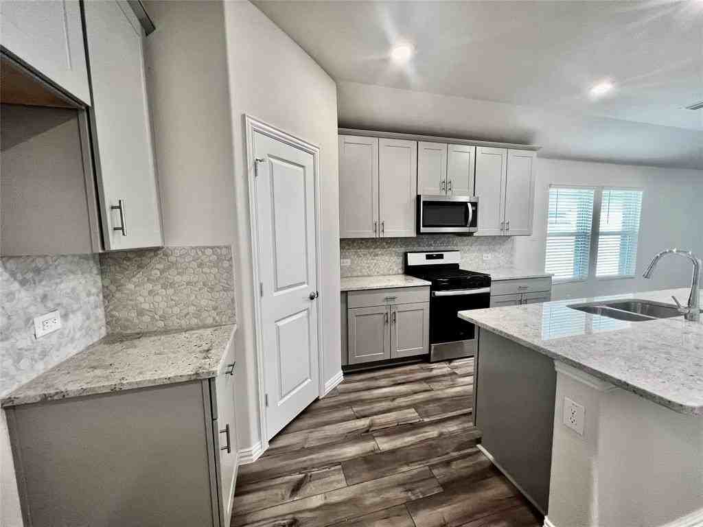 2343 Aspen Hill Dr - Photo 4 of 25