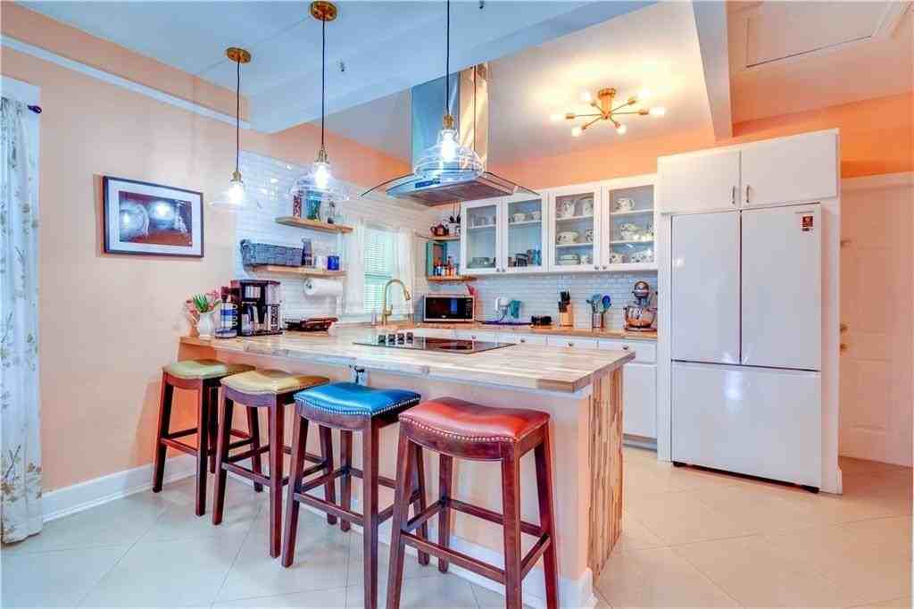 1870 Nw 19th St - Photo 6 of 25