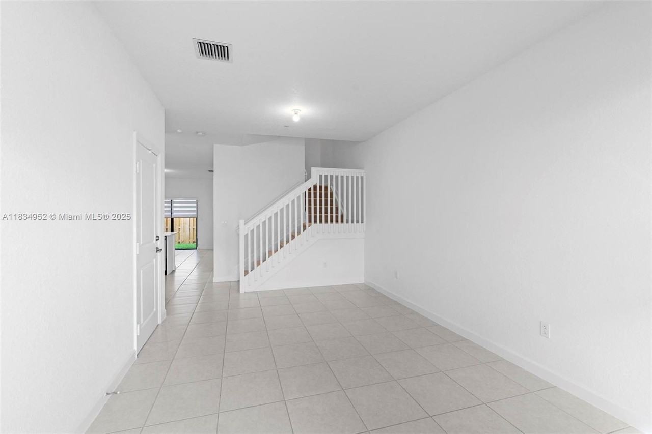 15983 Sw 2nd St - Photo 2 of 8