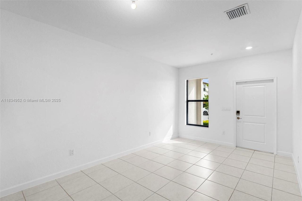 15983 Sw 2nd St - Photo 3 of 8