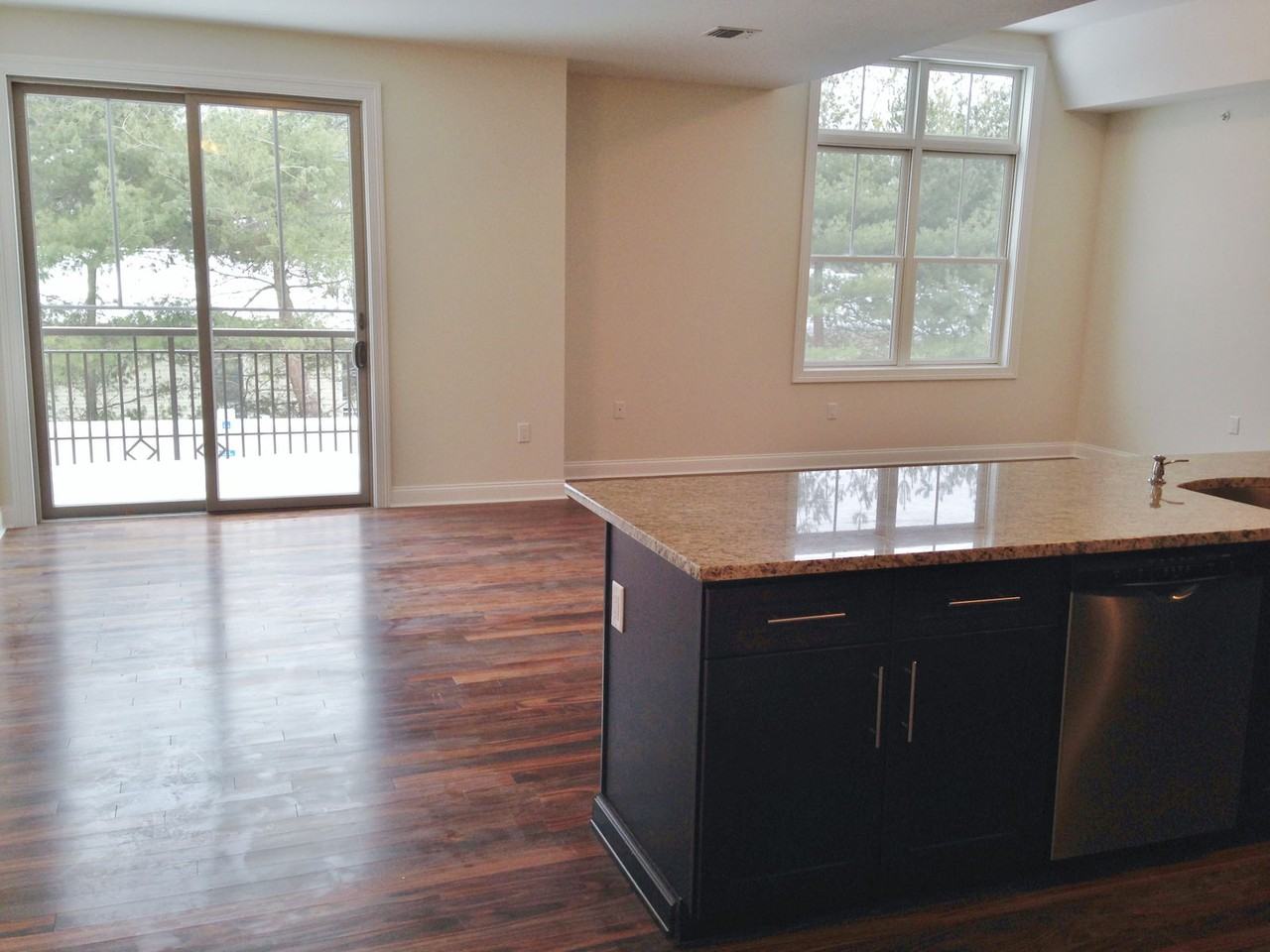 40 Russell Ave #201 - Photo 4 of 8