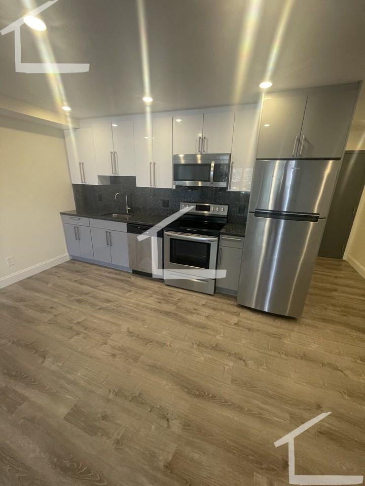 Commonwealth Ave #205 - Photo 4 of 11