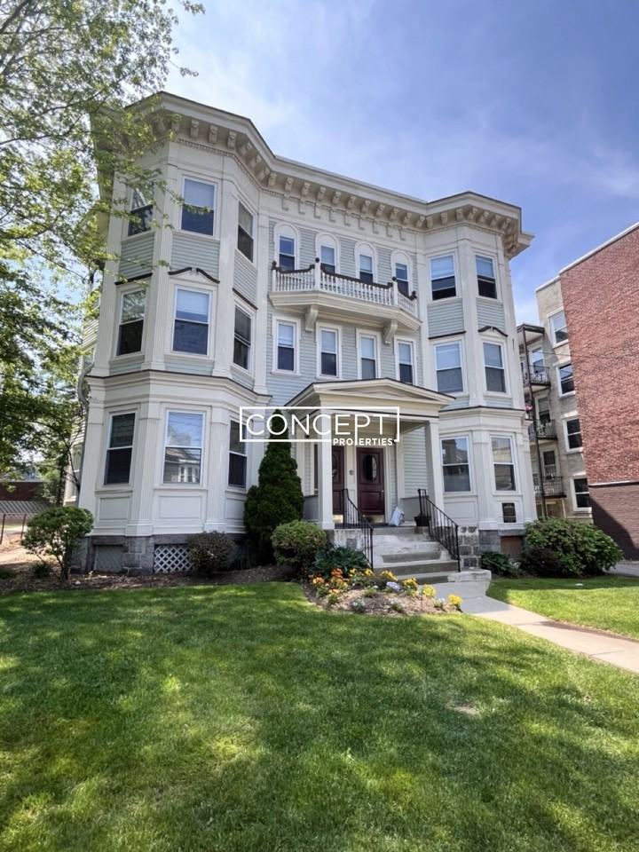 53 Ashford St #4