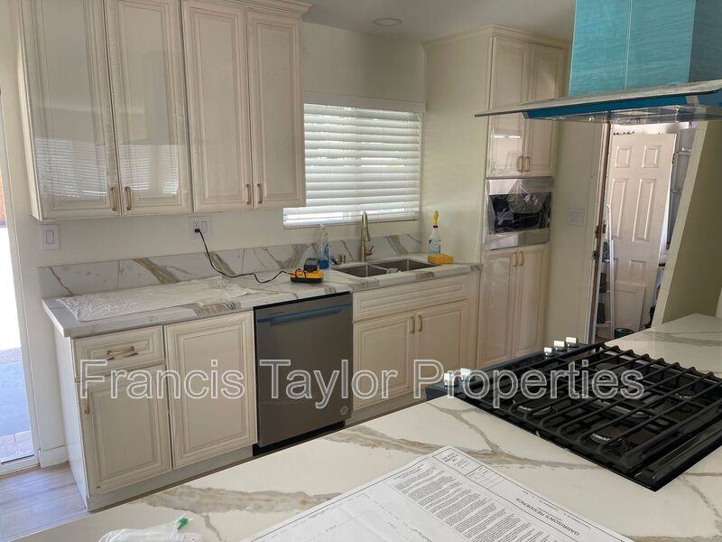 1124 La Honda Dr - Photo 3 of 11