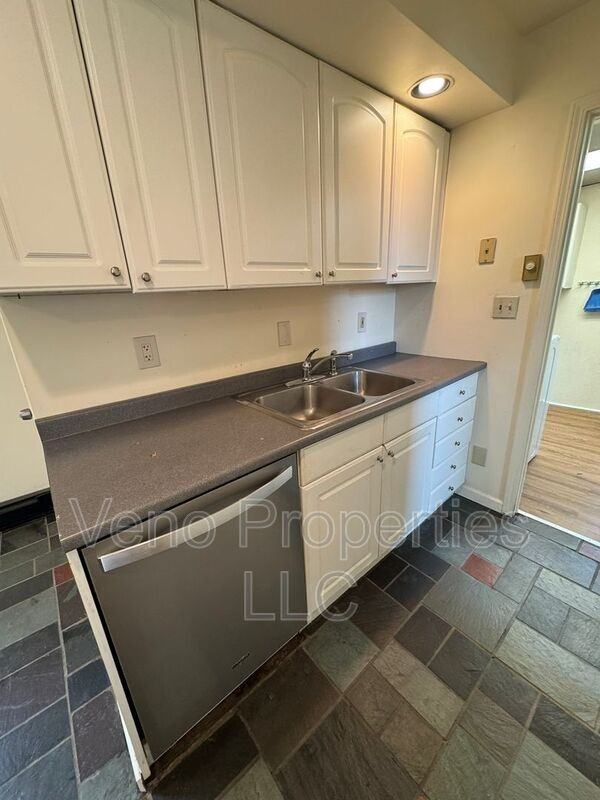 80 Hudson Ave #2 - Photo 3 of 15