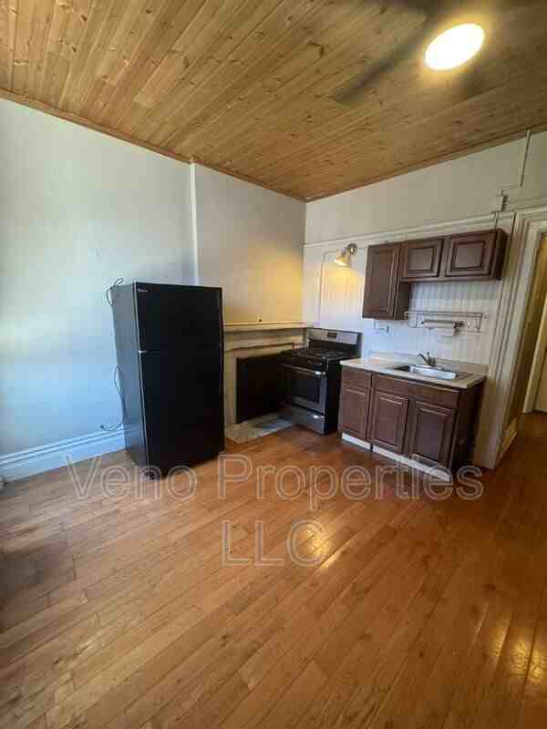 16 2nd St #2R - Photo 3 of 8
