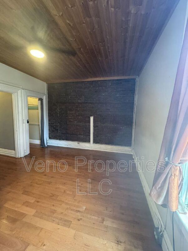 16 2nd St #2R - Photo 4 of 8