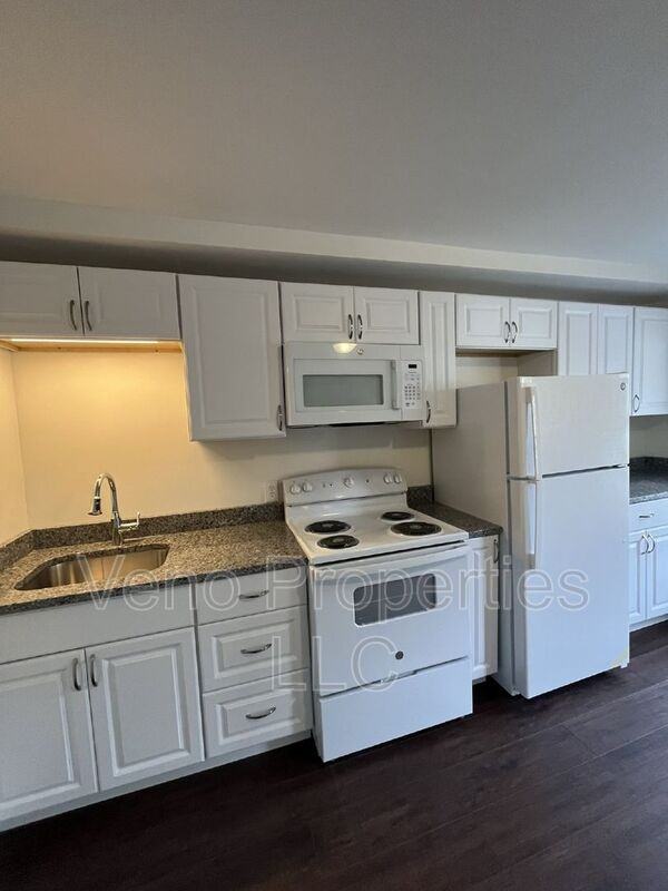 32 Russell Rd #1B - Photo 3 of 10